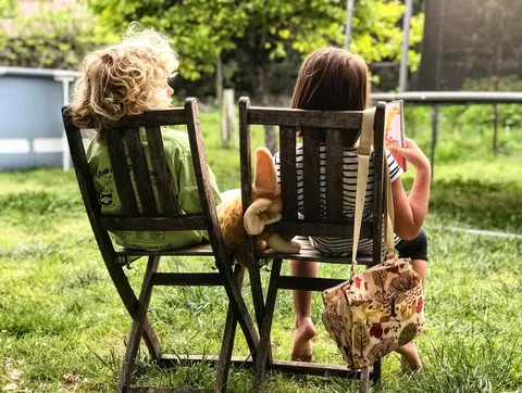 Kleine Mädchen zittern – Jungs aber auch!